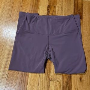 3/4 length purple leggins